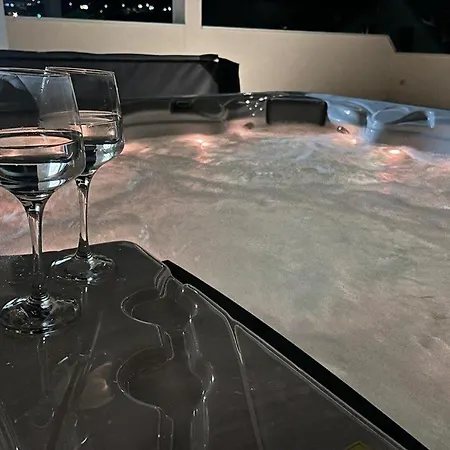 公寓 Olive Oasis Penthouse With Jacuzzi *