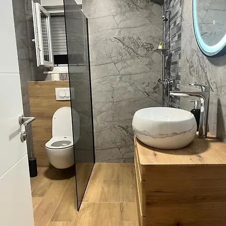 Olive Oasis Penthouse With Jacuzzi * 扎达尔