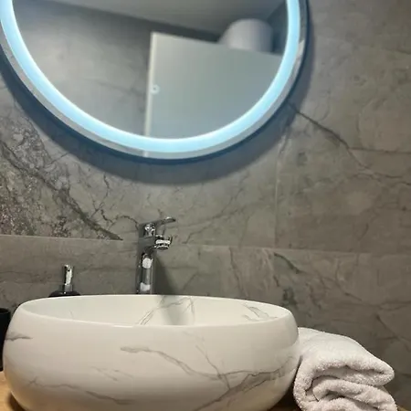 Olive Oasis Penthouse With Jacuzzi * 扎达尔