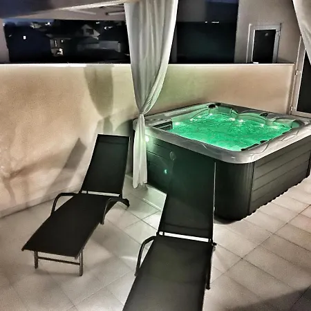 Olive Oasis Penthouse With Jacuzzi 公寓 *