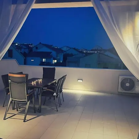 Apartamento Olive Oasis Penthouse With Jacuzzi Zadar