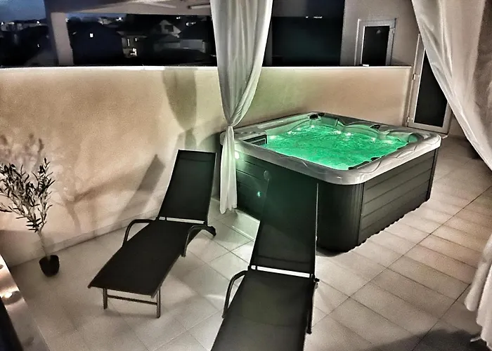 Olive Oasis Penthouse With Jacuzzi Apartamento *