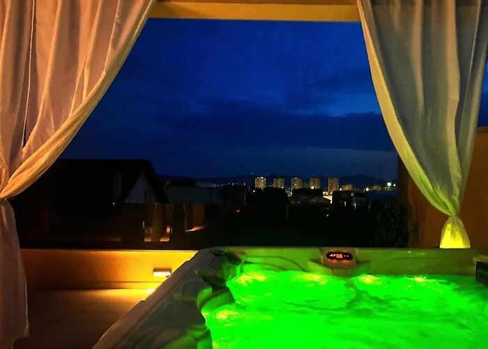 Olive Oasis Penthouse With Jacuzzi Apartamento Zadar