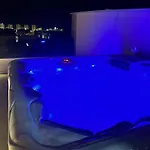 Olive Oasis Penthouse With Jacuzzi *