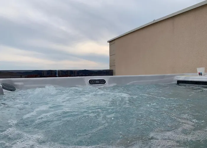 Olive Oasis Penthouse With Jacuzzi Apartman Zadar