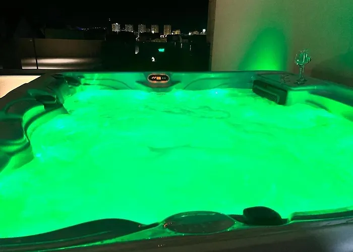 Olive Oasis Penthouse With Jacuzzi Apartman Zadar